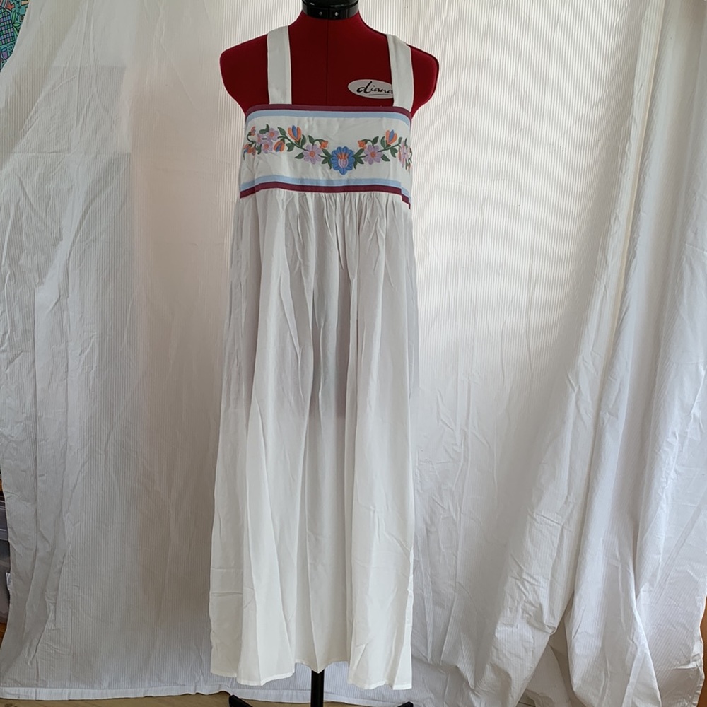 Embroidered cotton night dress BNWOT - Picture 2 of 6
